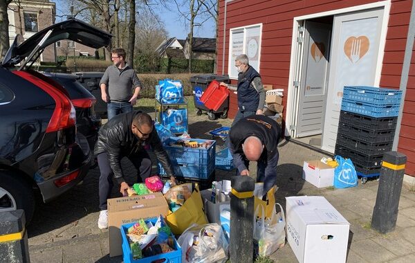 Obs de Plantage zamelt in voor de voedselbank Voedselbank Houten